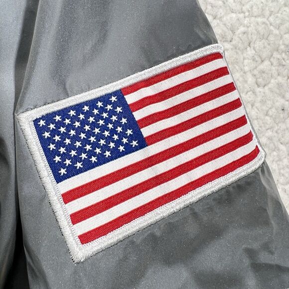 Members Only Pullover Windbreaker Men’s Small Silver Reflective NASA USA Patch - Picture 5 of 9